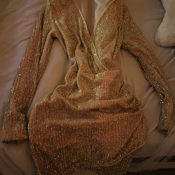 Elegant Dubai Boutique Golden Dress - Picture 1 of 1